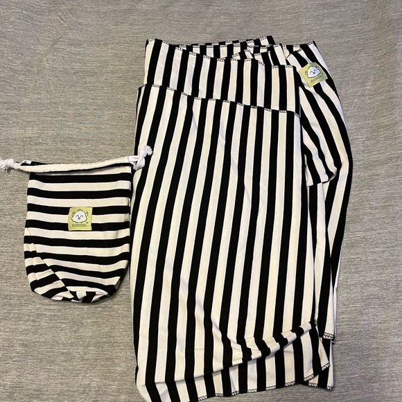 Brand new never used beababies wrap - Picture 2 of 2